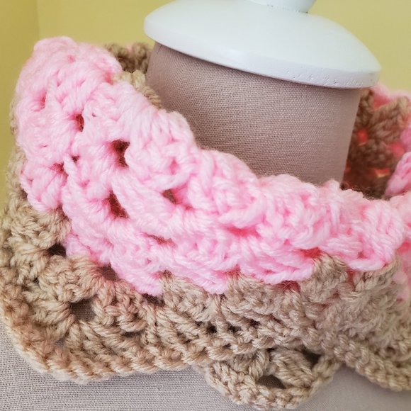 Crochet Pink Neck Warmer/Scarf/New - Picture 2 of 5